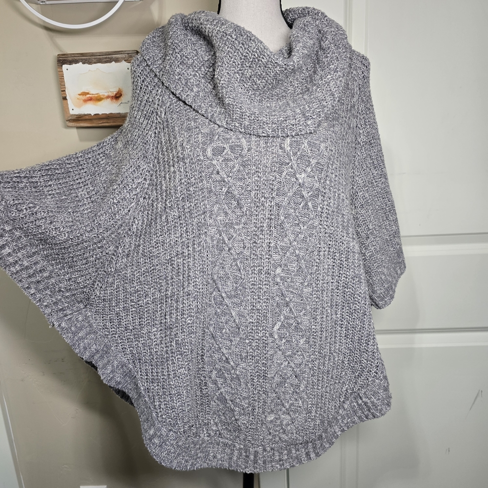 Jon & Anna Cowl Neck Light Grey Knit Pullover Shawl Sweater Size S/M Cabin Cozy